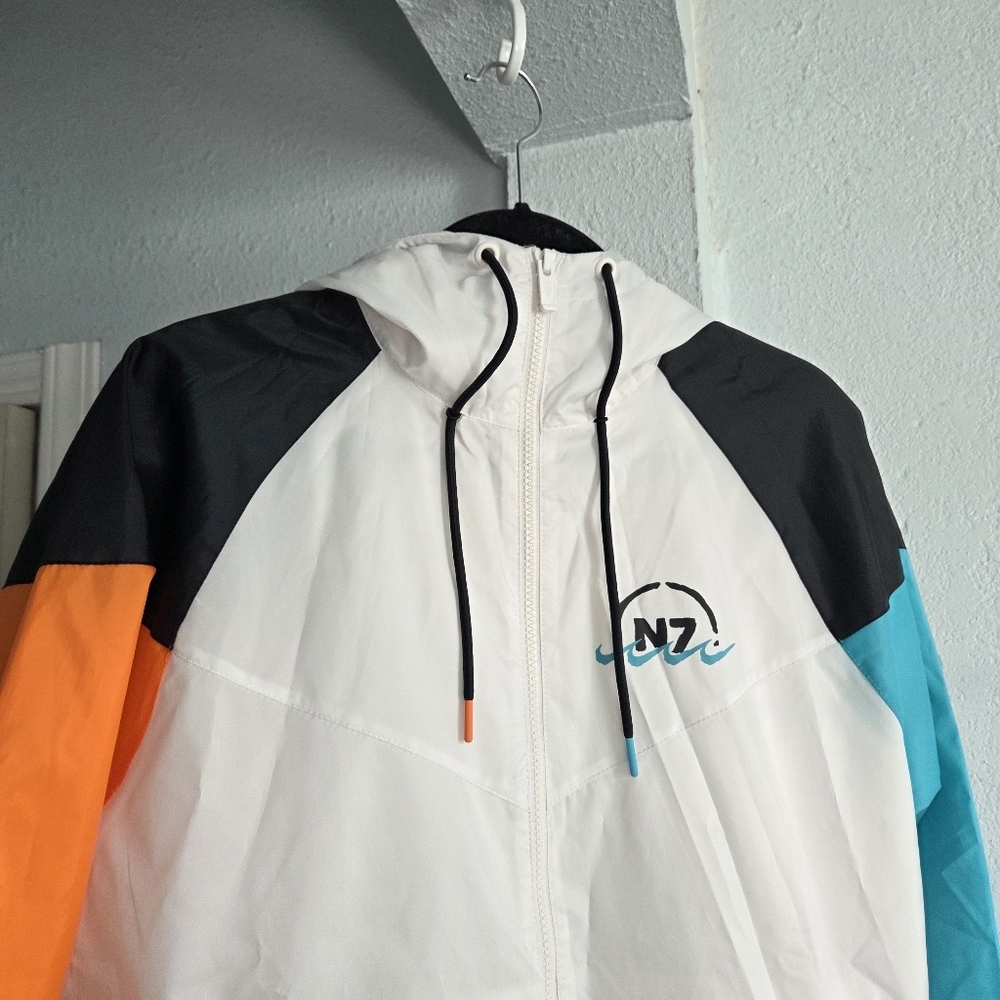 Nike N7 Woven Windrunner Hooded Jacket - Picture 3 of 5